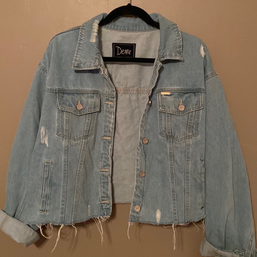 Light wash cut off denim jacket
